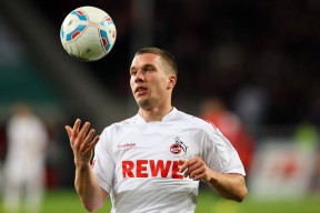 爱游戏综合娱乐-克里米亚球队签约欧洲名帅，豪言冲击冠军，克里米亚到底属于谁