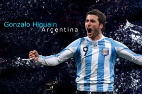 AYX体育-凯撒酋长与国内足球组织达成合作协议，凯撒踢足球