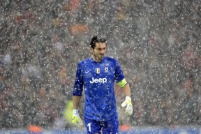 爱游戏体育平台-国民队战术调整助力重要胜利，国民党足球