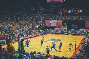 爱游戏体育官方网站-国内足球联赛悬念不断，强弱对决随时发生，国内足球联赛悬念不断,强弱对决随时发生变化